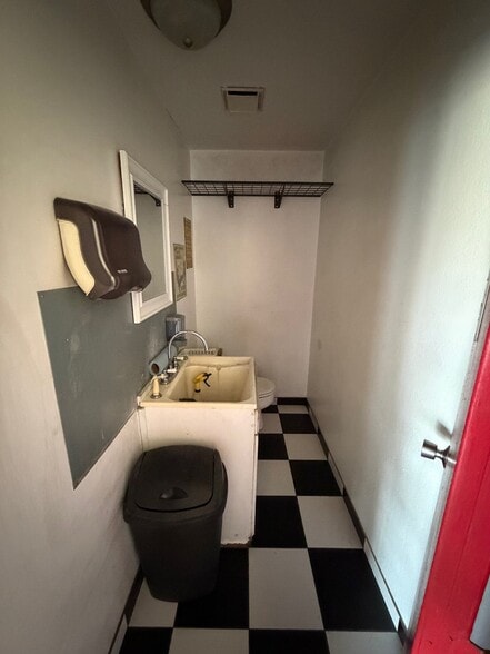 More Photos Of 627 S 32nd St, Muskogee Auto Repair For Sale