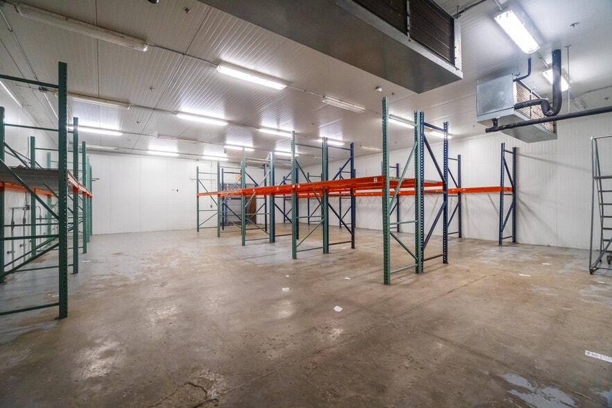 More Photos Of 1907 Gateway Blvd, Charlotte Warehouse For Sale