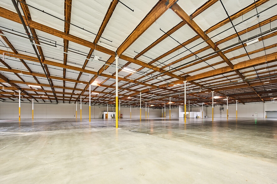More Photos Of 1175 Aviation Pl, San Fernando Manufacturing For Lease