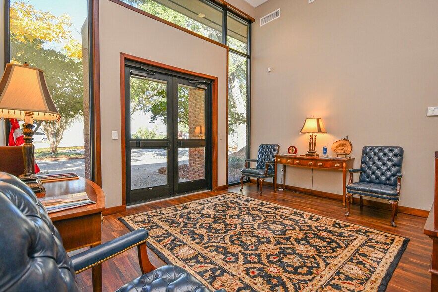 More Photos Of 220 Mckenzie Ave, Panama City Office For Sale