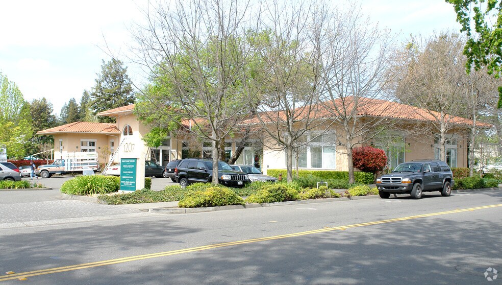 More Photos Of 1207 Vine St, Healdsburg Office For Lease