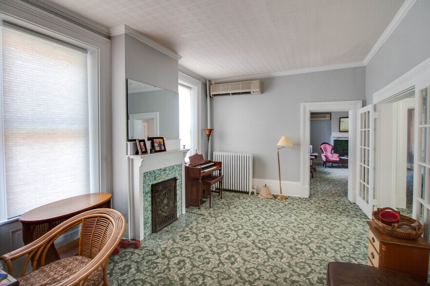 More Photos Of 212 E Main St, Carlinville Office Residential For Sale