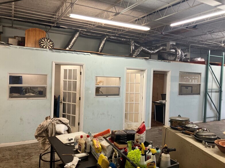 More Photos Of 3160 NE 3rd Ave, Oakland Park Warehouse For Lease