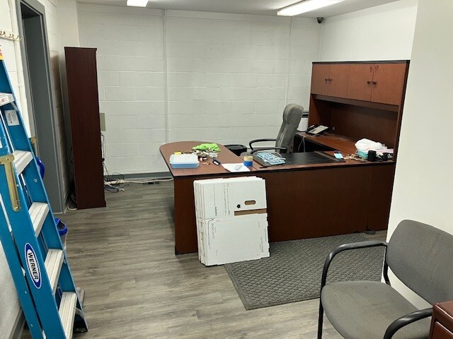 More Photos Of 1110 Island Ave, McKees Rocks Warehouse For Lease