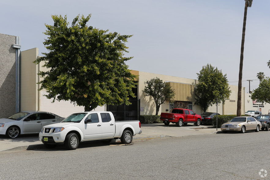 Primary Photo Of 14921-14925 Calvert St, Van Nuys Manufacturing For Lease