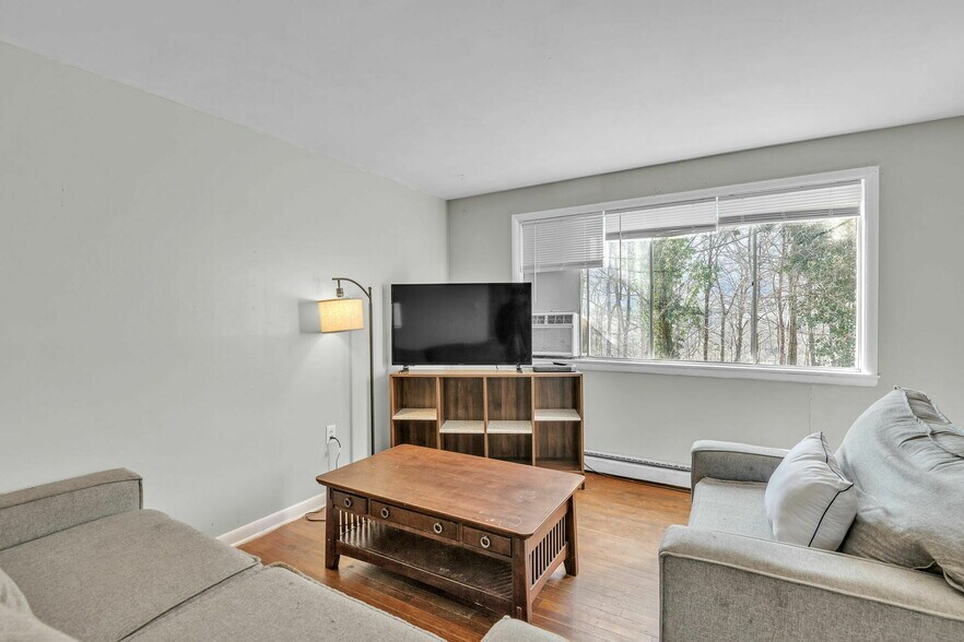 More Photos Of 123-127 Upper Airbase Ln, Briceville Apartments For Sale