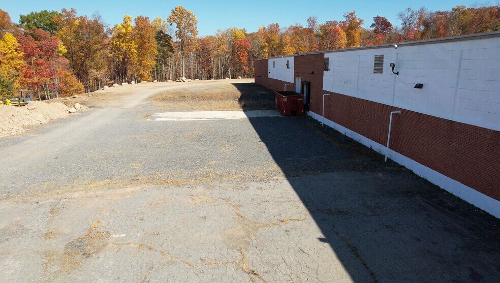 More Photos Of 333 Crestwood Dr, Mountain Top Manufacturing For Lease