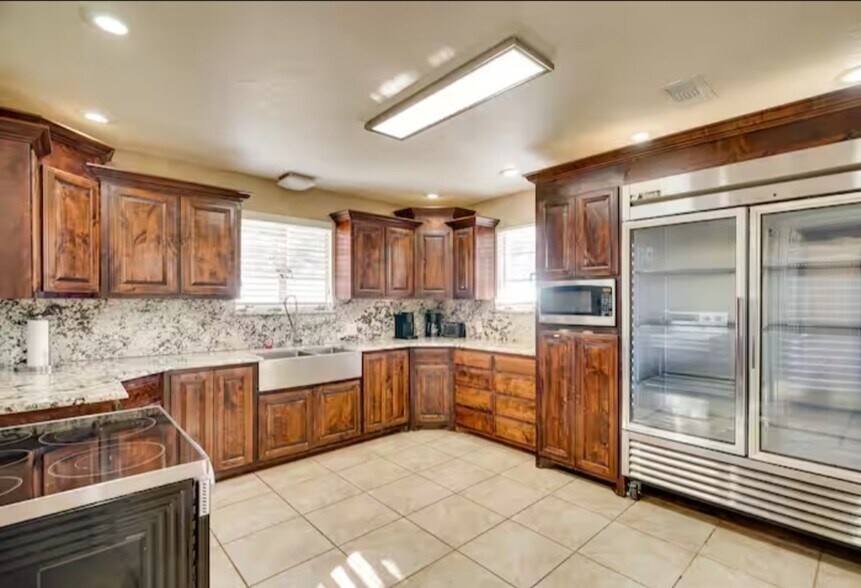 More Photos Of 2070 SW Loop 338, Odessa Specialty For Lease