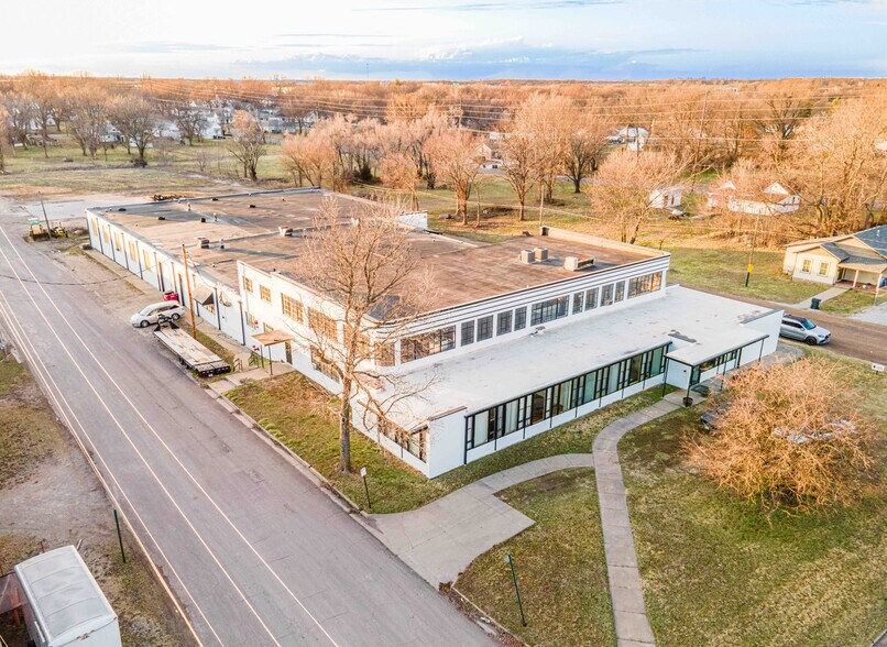 More Photos Of 201 N Missouri Ave, Sedalia Manufacturing For Sale