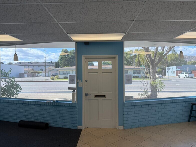 More Photos Of 1104 W Magnolia Blvd, Burbank Storefront For Sale
