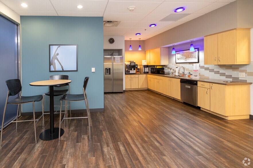 More Photos Of 841 Prudential Dr, Jacksonville Coworking Space