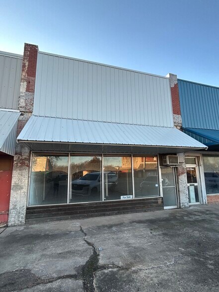 More Photos Of 113 N Main St, Coalgate Storefront Retail Office For Lease