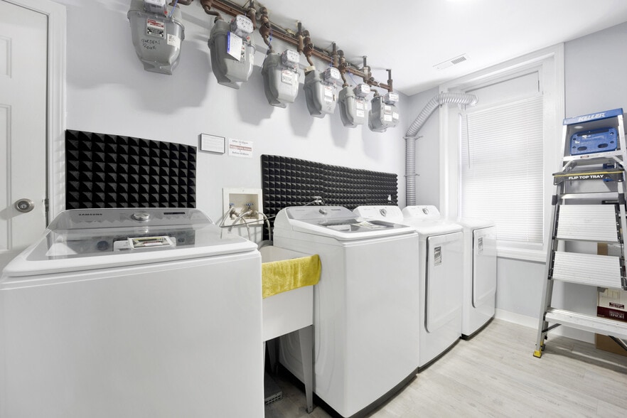 More Photos Of 460 W 28th Pl, Chicago Apartments For Sale