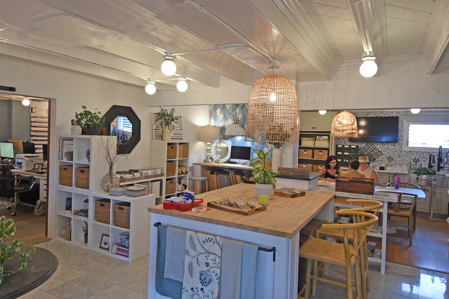 More Photos Of 1226-1230 Camino del Mar, Del Mar Storefront Retail Residential For Lease