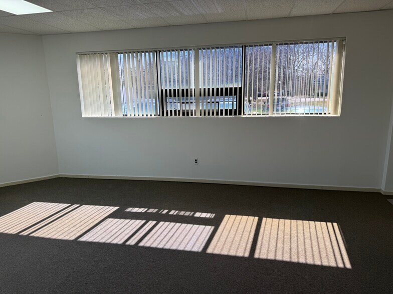 More Photos Of 991 Main St, Holbrook Medical For Lease