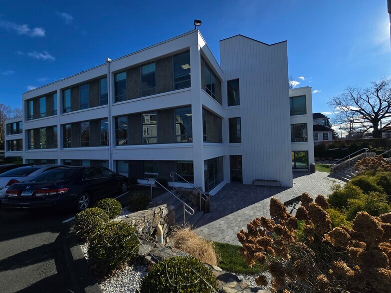 More Photos Of 83 East Ave, Norwalk Medical For Lease