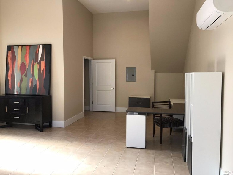 More Photos Of 220 Windsor River Rd, Windsor Apartments For Sale