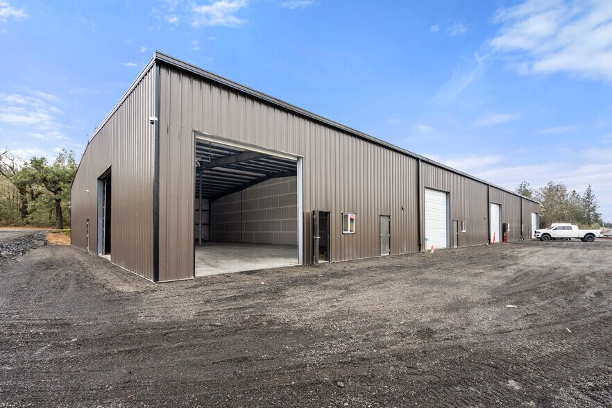 More Photos Of 954 Ort Ln, Merlin Industrial For Lease