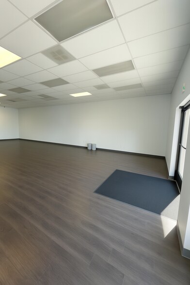 More Photos Of 3049 S 6th St, Klamath Falls Storefront Retail Office For Lease