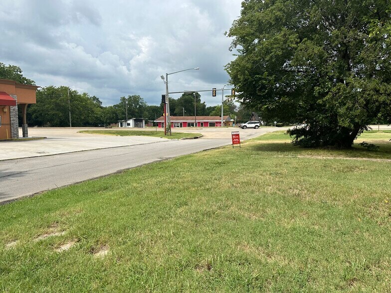 More Photos Of 917 Martin Luther King Dr, Okmulgee Land For Sale