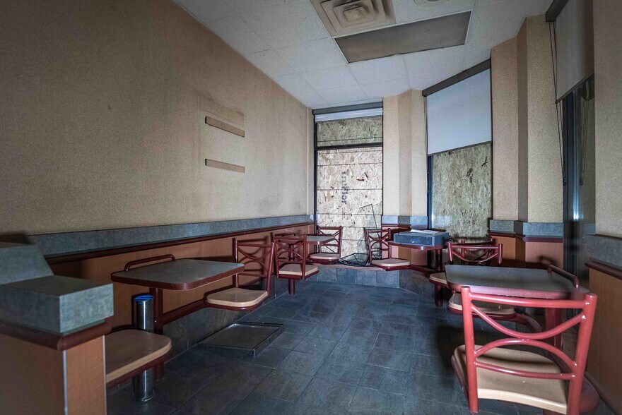 More Photos Of 1181 Notre Dame Av, Sudbury Restaurant For Lease