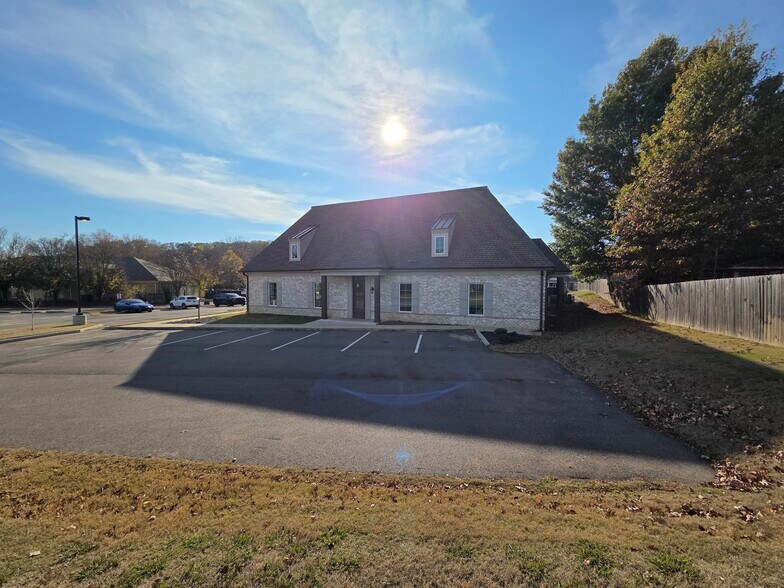More Photos Of 6634 Summer Knoll Cv, Bartlett Medical For Lease