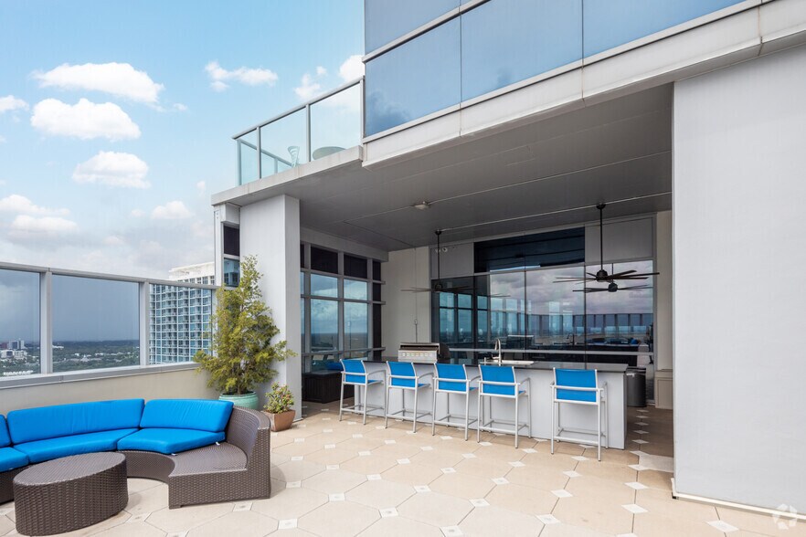 More Photos Of 111 N Magnolia Ave, Orlando Office For Lease