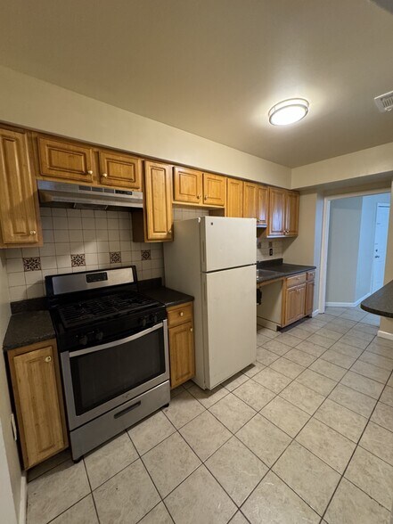 More Photos Of 3130 Buena Vista Ter SE, Washington Apartments For Sale