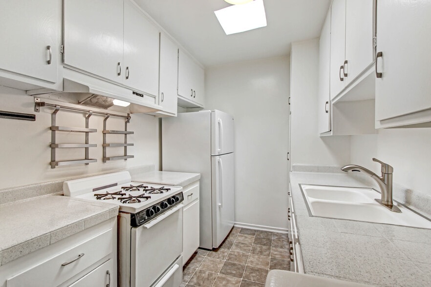 More Photos Of 3625 Mentone Ave, Los Angeles Apartments For Sale