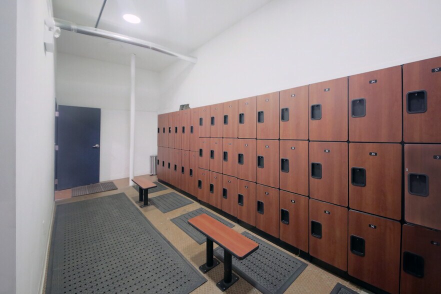 More Photos Of 4127 S State St, Chicago Manufacturing For Sale