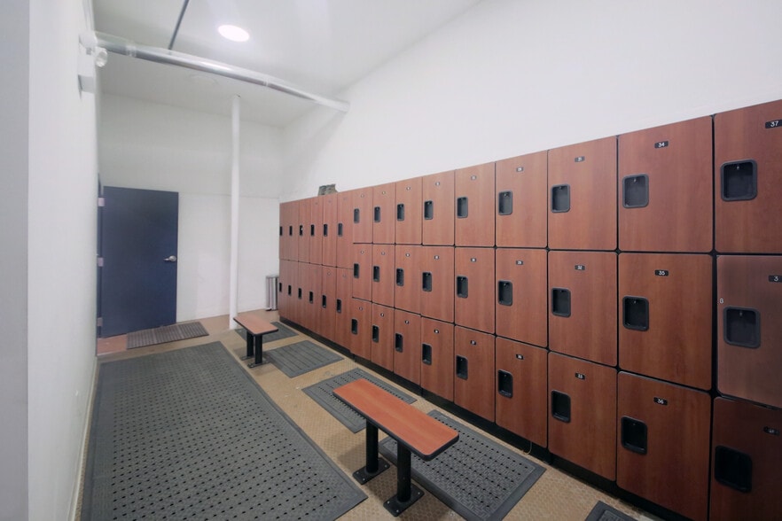 More Photos Of 4131 S State St, Chicago Manufacturing For Sale