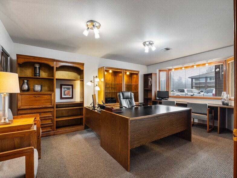 More Photos Of 6314 19th St W, Fircrest Office For Lease