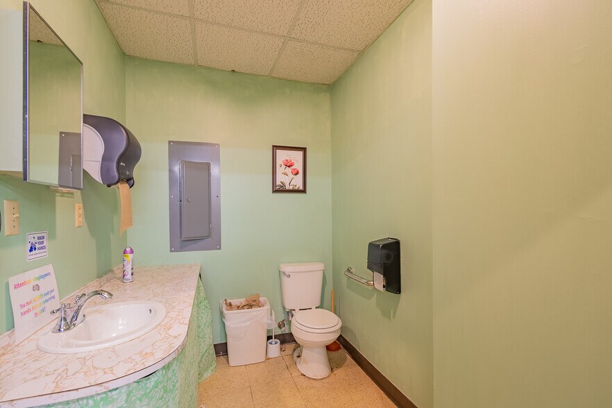 More Photos Of 221 Kennedy Memorial Dr, Hoyt Lakes Freestanding For Sale