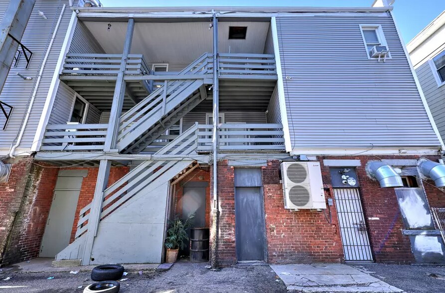 More Photos Of 420-428 Pembroke St, Bridgeport General Retail For Sale