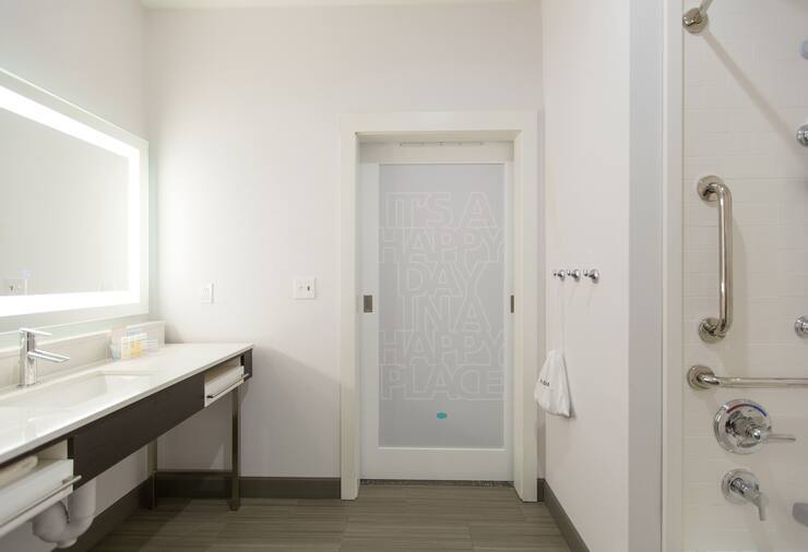 More Photos Of 915 Ada Webb Dr, Stroud Hotel For Sale