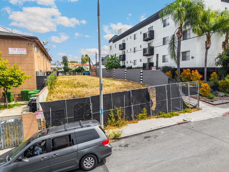 More Photos Of 2113 W Court St, Los Angeles Land For Sale
