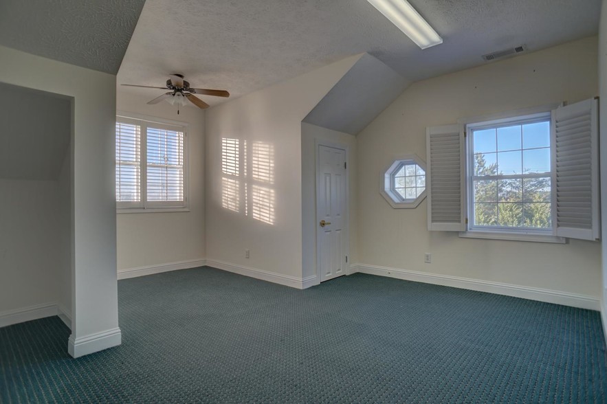 More Photos Of 100 Colony Park Dr, Cumming Bank For Lease