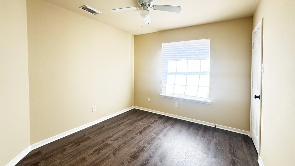 More Photos Of 6623 Gulf Fwy, Houston Office Residential For Sale