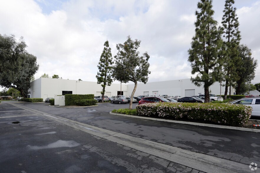 More Photos Of 10400 Pioneer Blvd, Santa Fe Springs Light Manufacturing For Sale