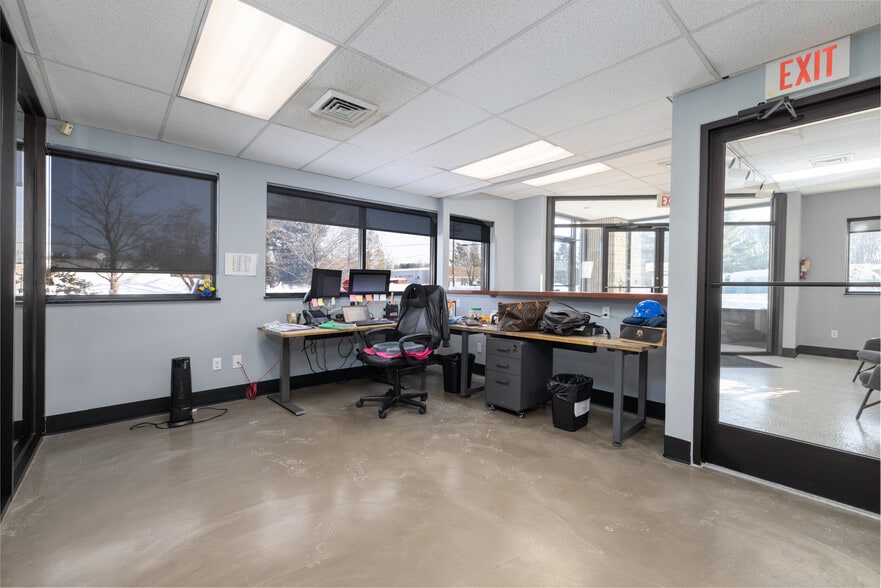 More Photos Of 151 Strong Rd, South Windsor Service For Sale