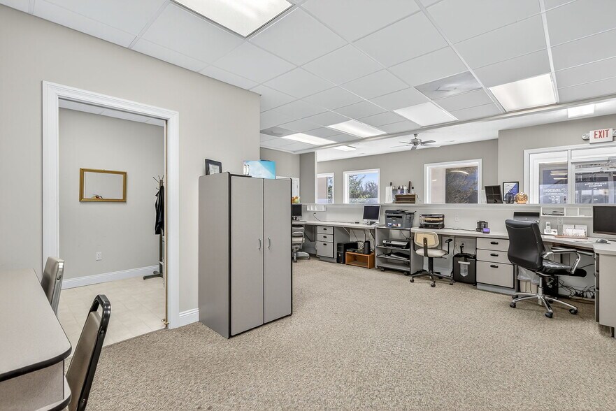 More Photos Of 160 Westmount Dr, Farmington Office For Sale