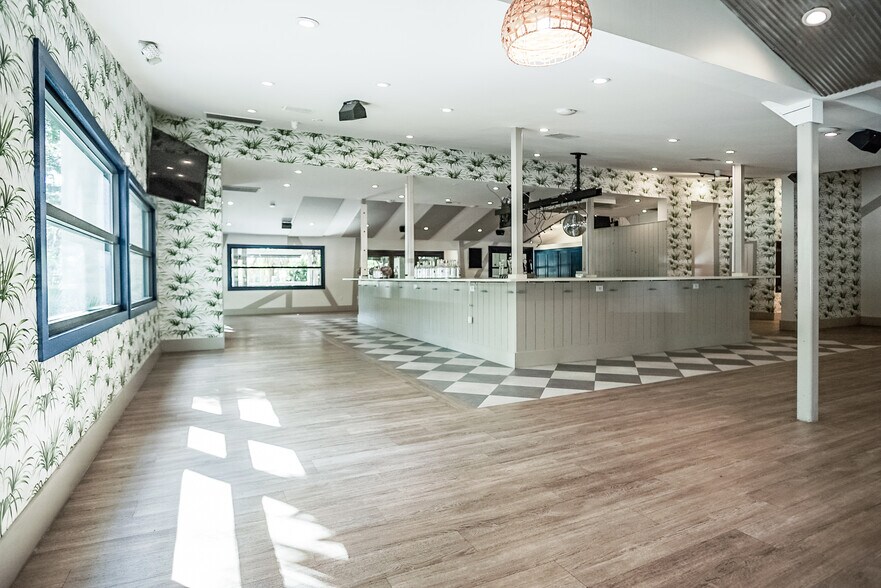 More Photos Of 8 Executive Park Rd, Hilton Head Island Restaurant For Sale