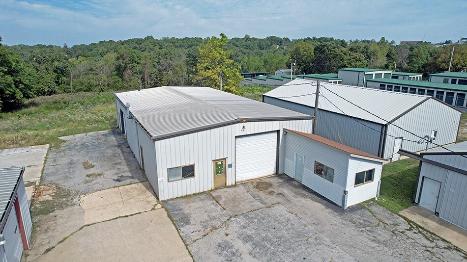 More Photos Of 505-515 W 54 hwy, Camdenton Industrial For Sale