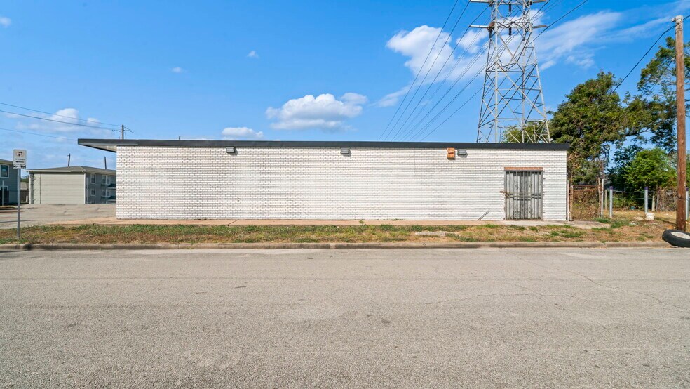 More Photos Of 3802 Hardy St, Houston Freestanding For Lease