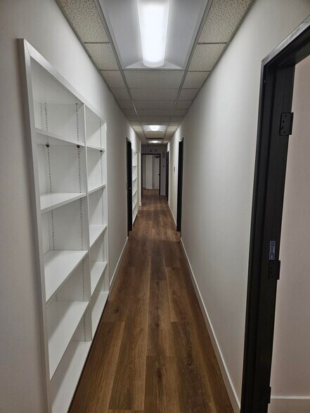 More Photos Of 7648-7654 San Fernando Rd, Sun Valley Warehouse For Lease
