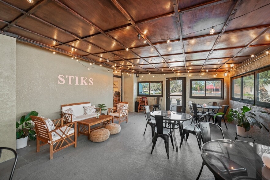 More Photos Of 4413 S Tamiami Trl, Sarasota Restaurant For Sale