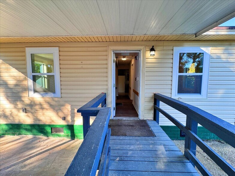 More Photos Of 1007 W Wright St, Pensacola Specialty For Sale