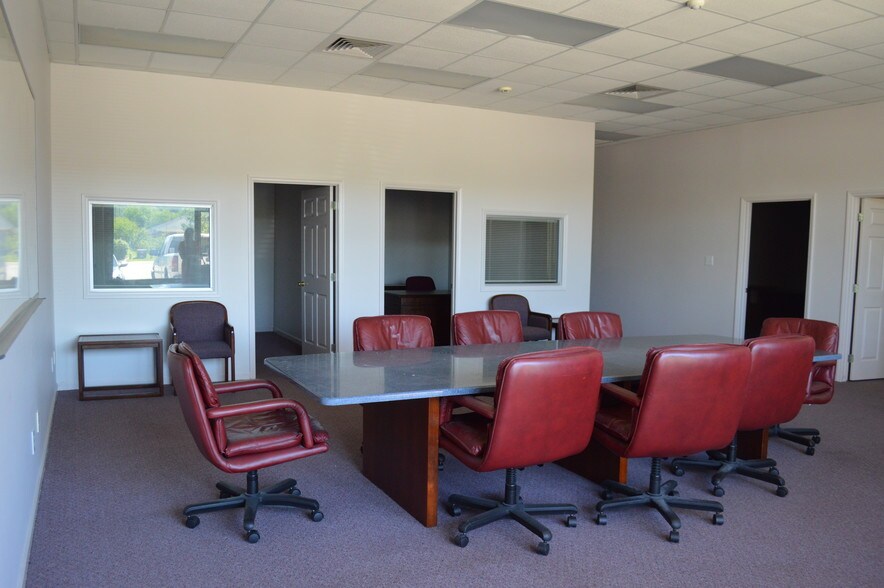 More Photos Of 409 Chicago Dr, Fayetteville Flex For Lease