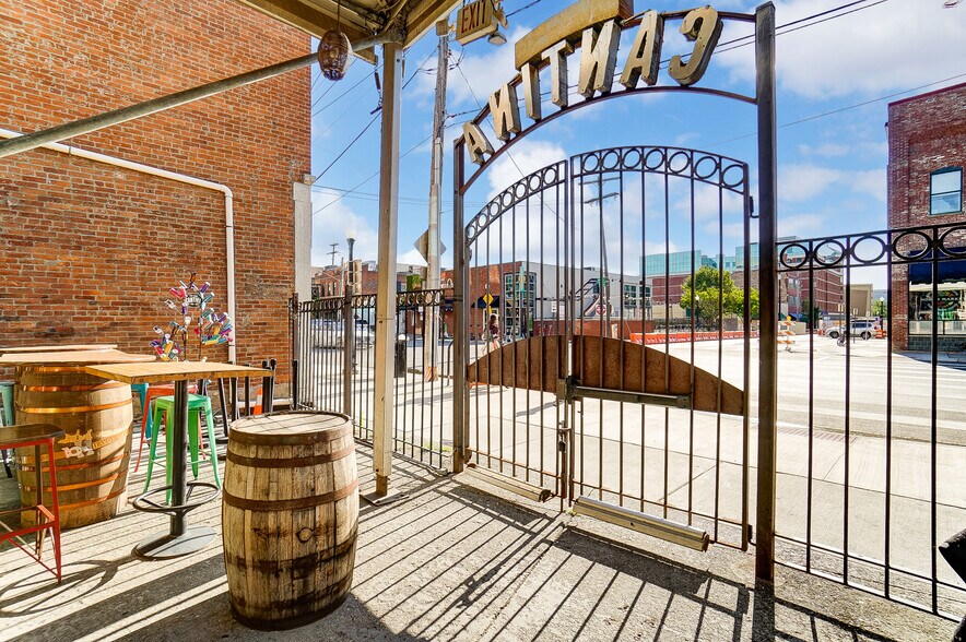 More Photos Of 491 Park St, Columbus Bar For Lease