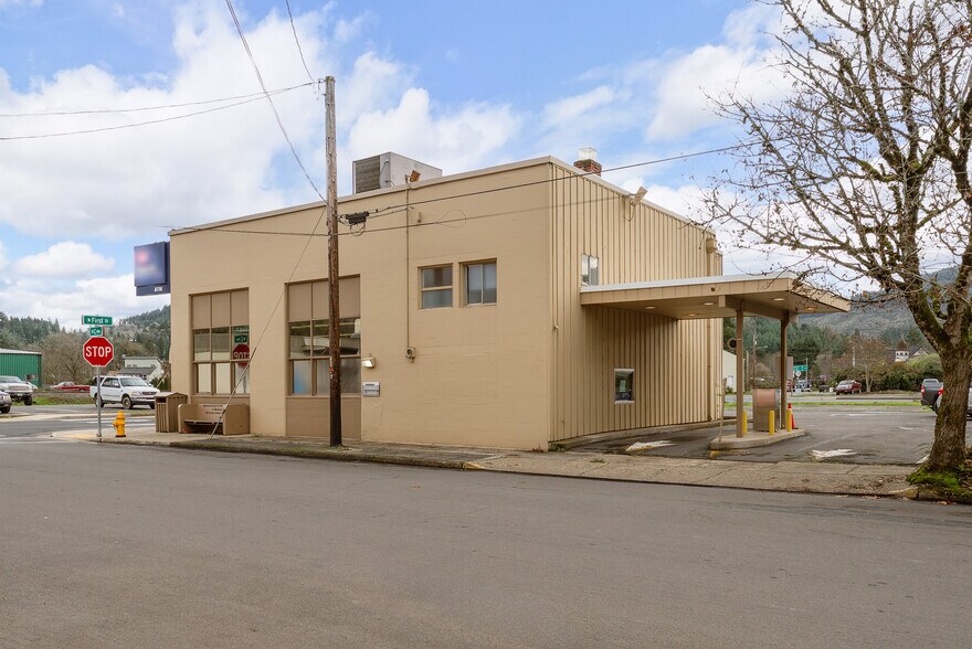 More Photos Of 229 N First St, Drain General Retail For Sale